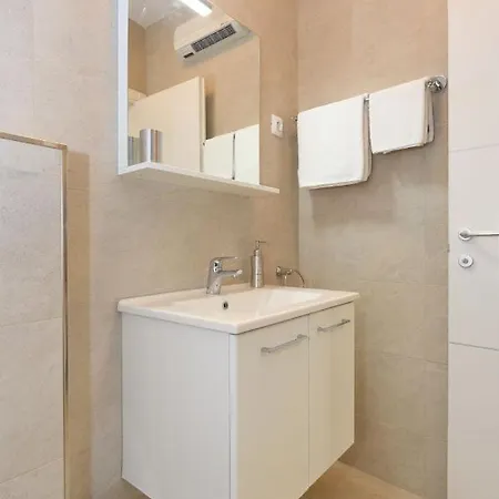 Cardo Apartment *