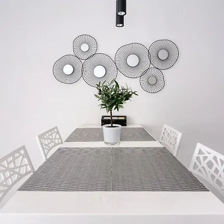 Cardo Apartment